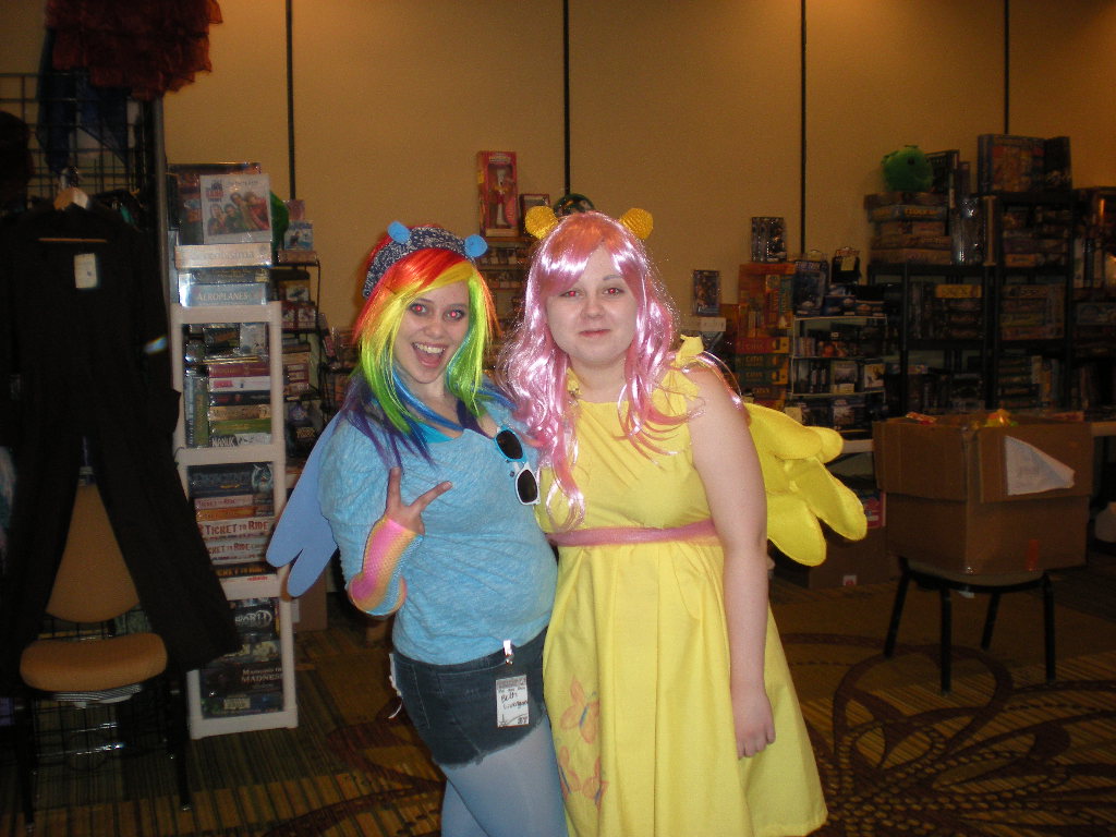 Rainbow Dash and Fluttershy cosplayers
